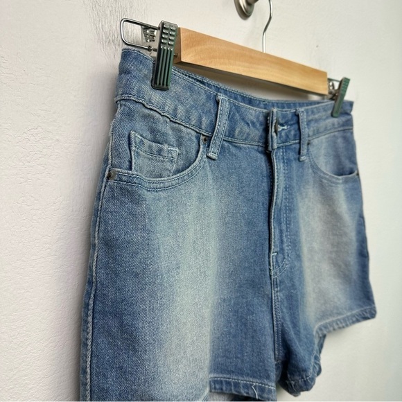 Bdg High Rise Erin Shortie Denim Stretch Five Pocket Zip Fly Jean Shorts 26 - Picture 2 of 7